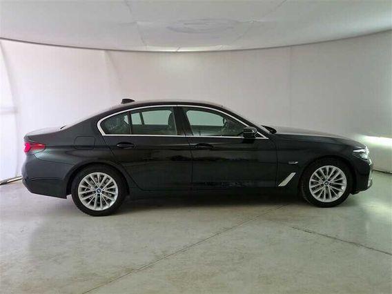 BMW 530 Luxury Auto Autom. 4 PORTE BERLINA