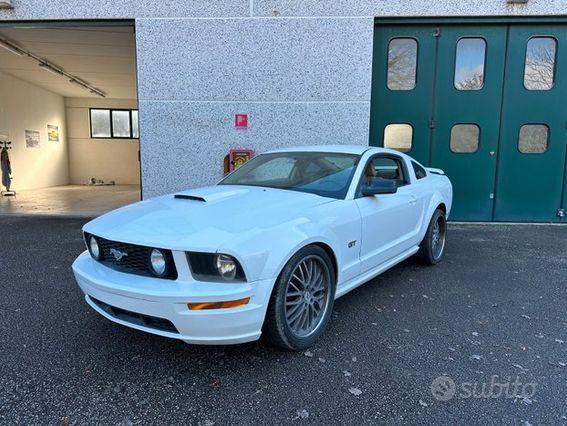 Ford Mustang GT 4.6 manuale