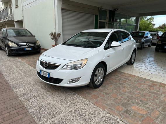 Opel Astra 1.7 CDTI 110CV (12 RATE)